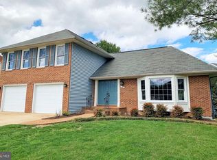 25 Whittingham Cir, Sterling, VA 20165