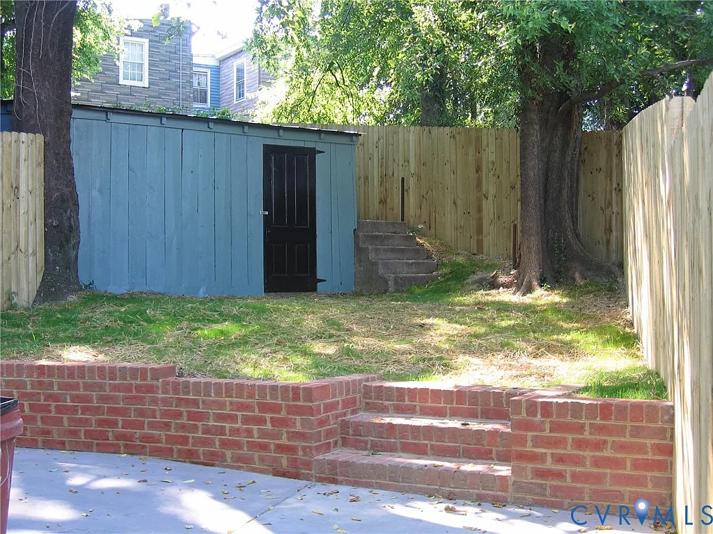 3 bed, 3.5 bath, 2100 sqft, $2,400 — Photo 3