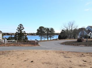 20 Edgewater Dr, South Yarmouth, MA 02664