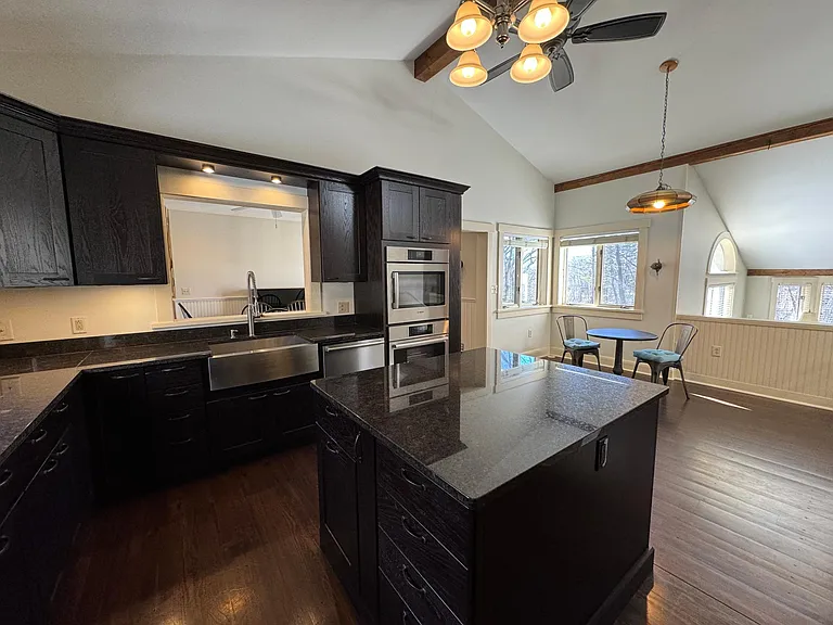 315 Bayview St — Photo 13