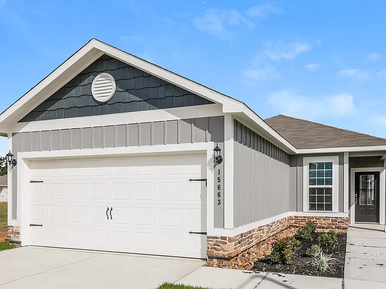 15663 Plum Brook Dr — Photo 1