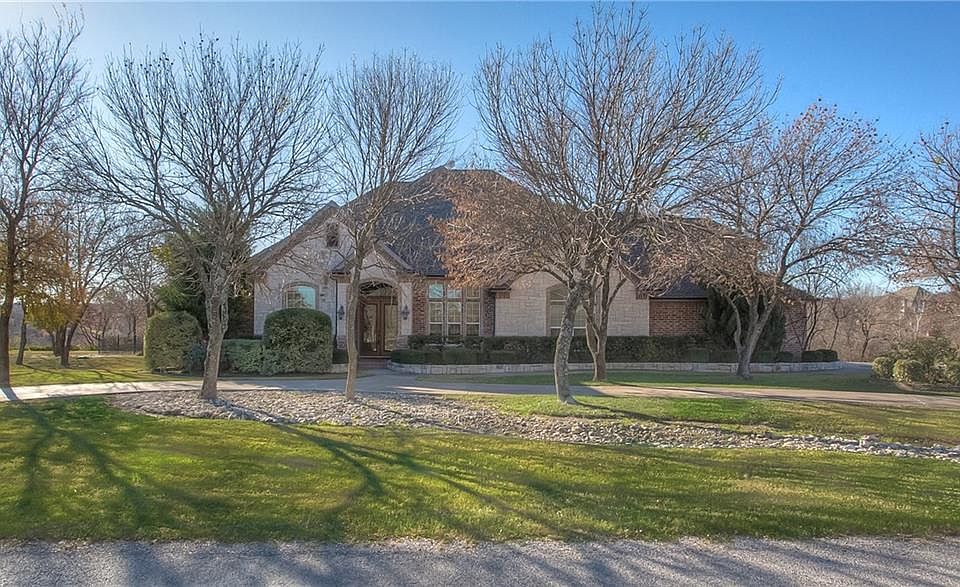 1st image of 319 Silver Canyon Dr