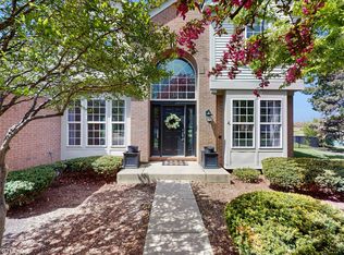 8 Georgetown Ct, Algonquin, IL 60102