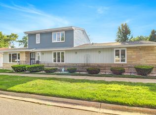 9812 Delaware Pl, Highland, IN 46322