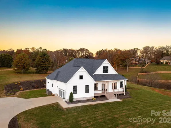 11 Tamerlane Way, Leicester, NC 28748