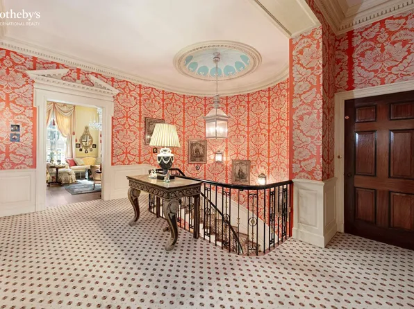 121 East 65th Street image 8 of 24