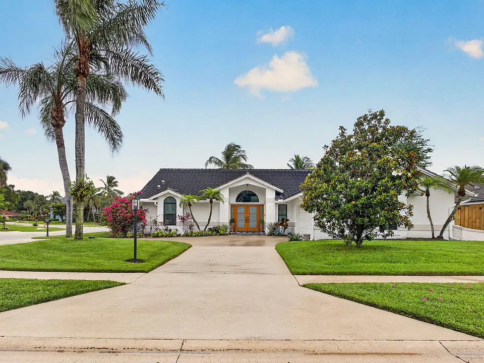 12897 La Rochelle Cir