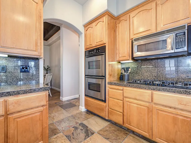 7029 Pembroke Way — Photo 33