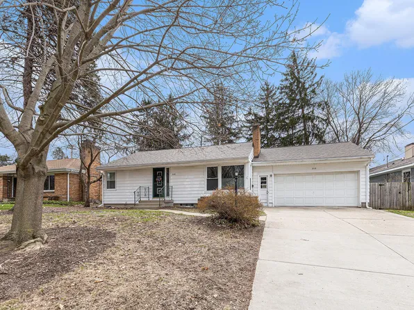 208 Three Mile Rd NE, Grand Rapids, MI 49505