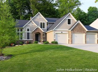 2721 W Morgan Trl NE, Rockford, MI