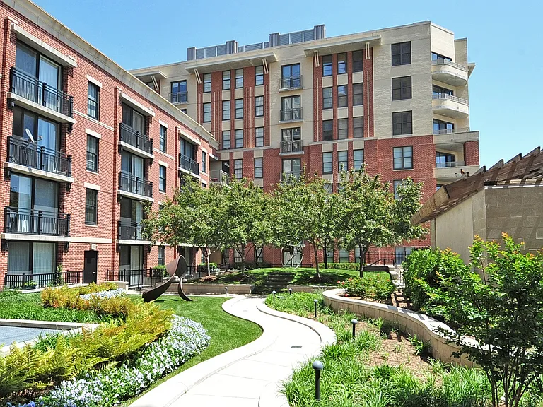 Spinnaker Bay at Harbor East — Photo 17