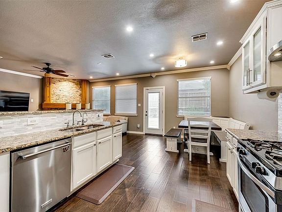 5th image of 9721 Longhill Dr