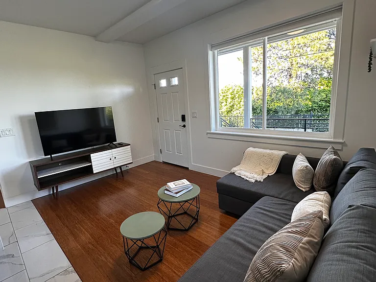 11014 Cornell Ave S — Photo 6