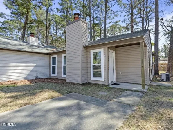 104 Twinwood Dr, Jacksonville, NC 28546