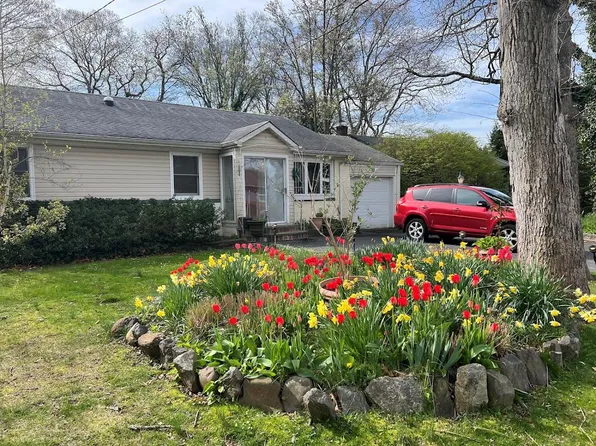 14 Robert Drive, Huntington, NY 11743