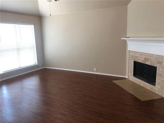 5th image of 1912 Oak Hollow Dr