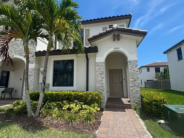 11852 SW 245th Ter — Photo 1