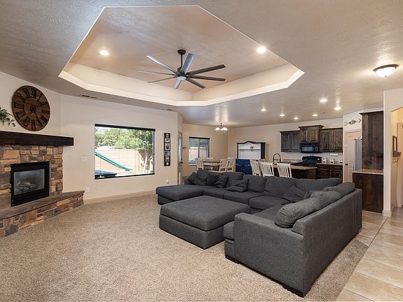 3rd image of 480 W River Willow Ln