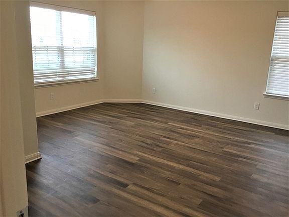 3rd image of 4905 Beaver Creek Ave