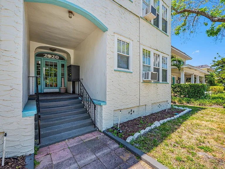 2920 W Bay View Ave — Photo 2