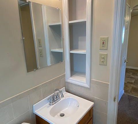 4th image of 520 Corona Ave APT A