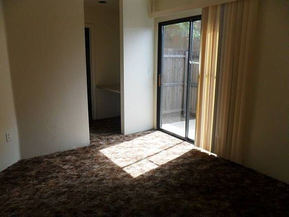 Big bedrooms & yards