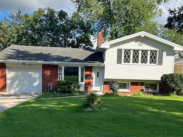 2017 Woodrow Way, Green Bay, WI 54301