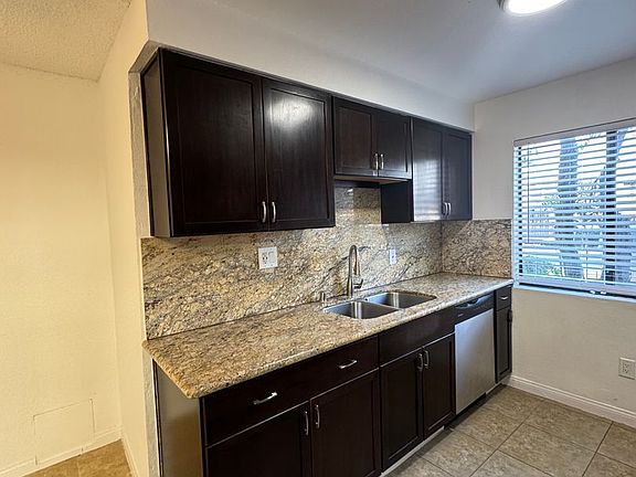 4th image of 9050 Tobias Ave #49dbd9d94