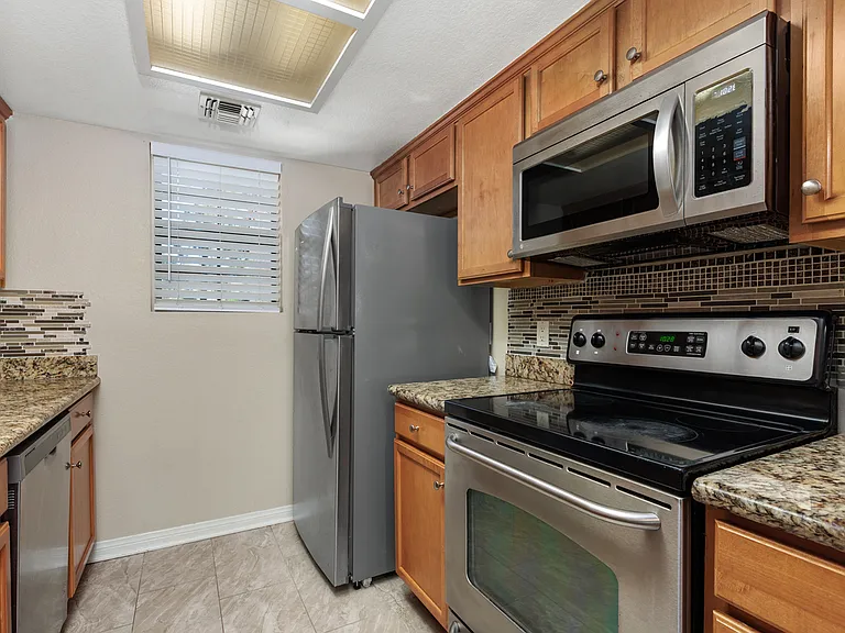 12079 Alta Carmel Ct — Photo 4