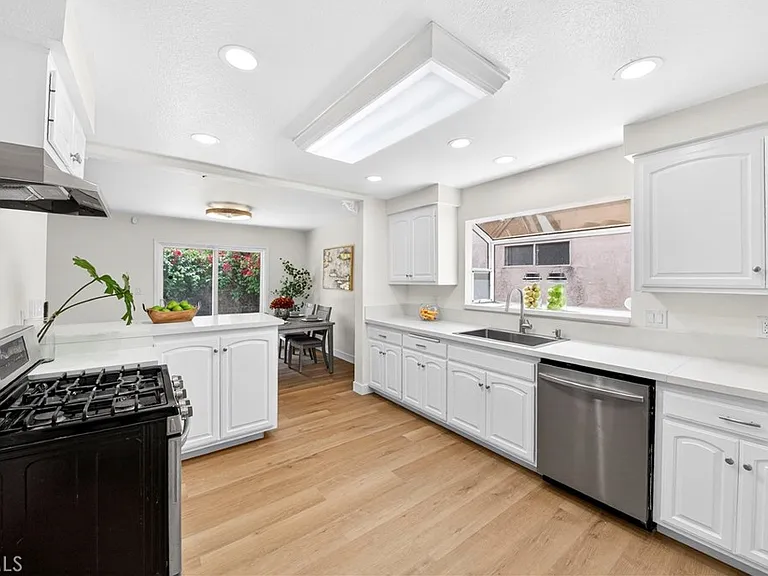 7552 Thousand Oaks Dr — Photo 9