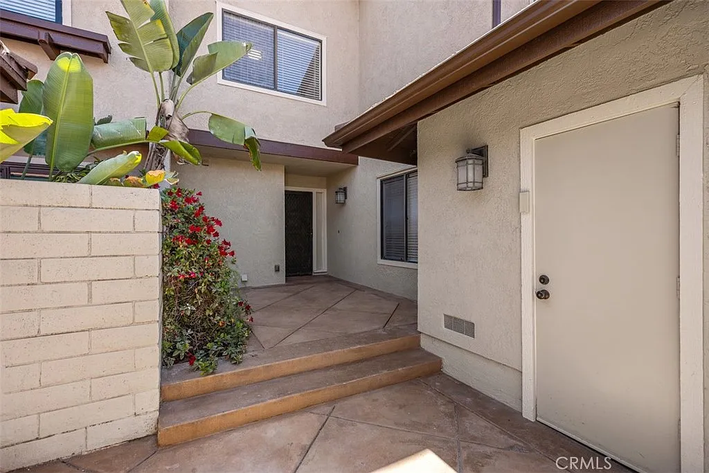 4 bed, 1883 sqft, $4,900 — Photo 2
