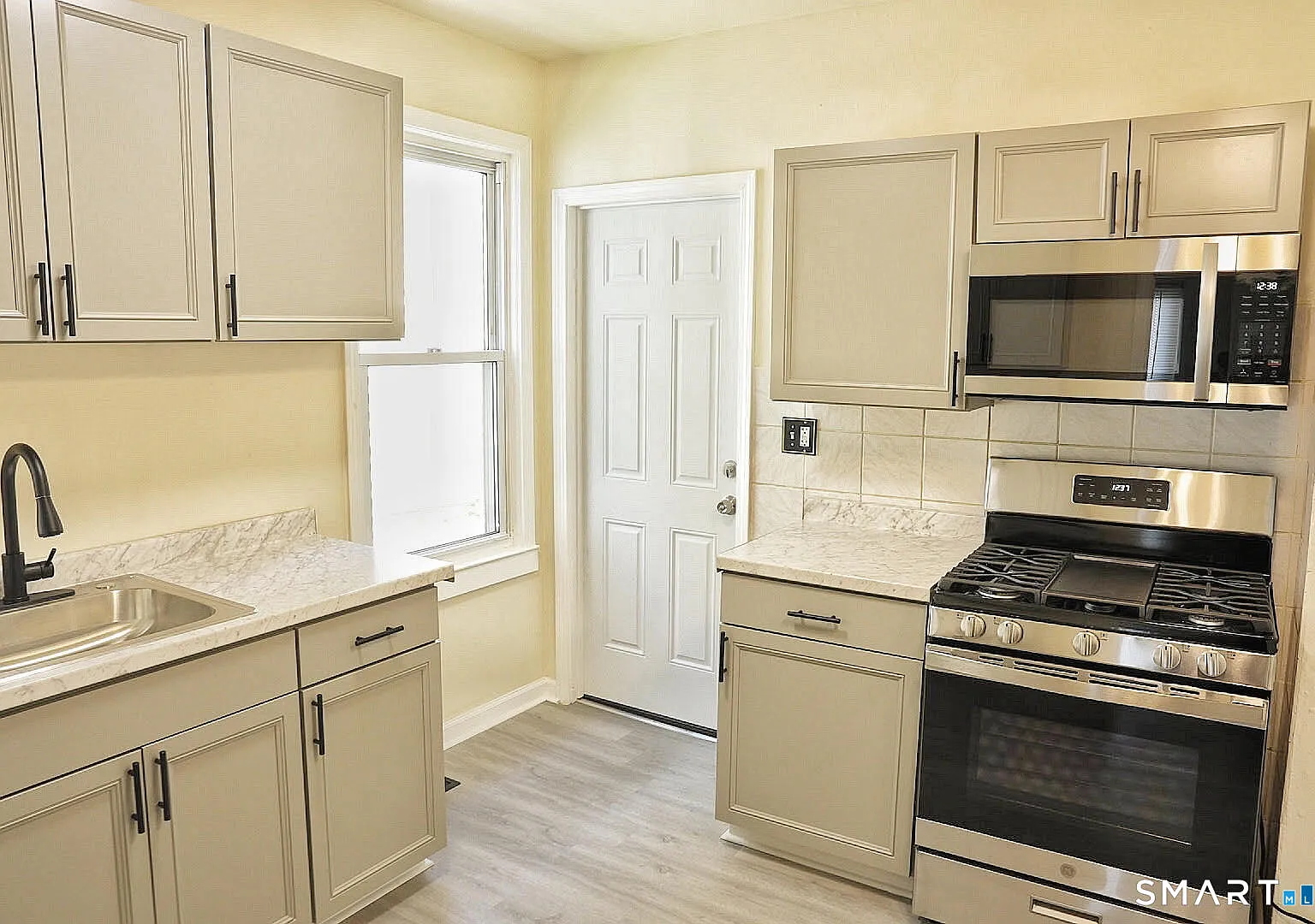 2 bed, 1.0 bath, 900 sqft, $1,950 — Photo 4