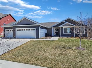 5426 Ridgeview Dr NW, Rochester, MN 55901