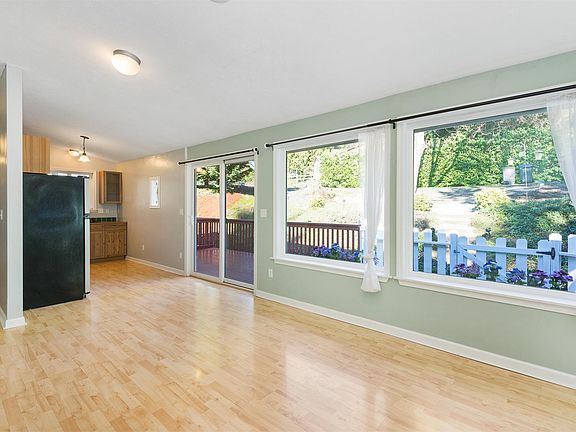 4th image of 7521 NE Beachwood Ct