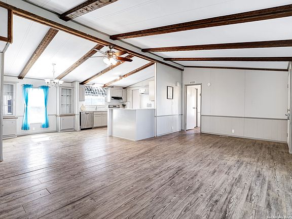 5th image of 18066 La Gloria Rd