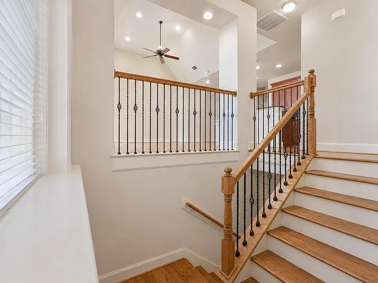 319 Grove St — Photo 6