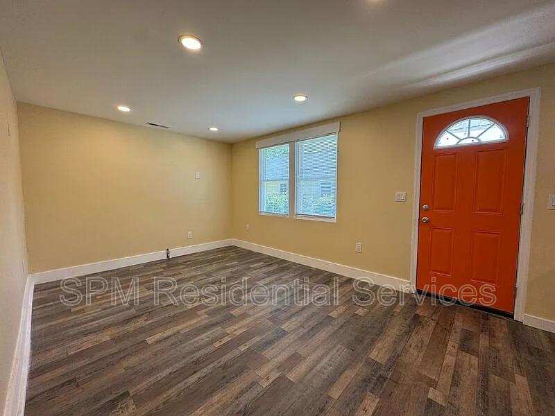 2 bed, 1.0 bath, 842 sqft, $1,500 — Photo 3