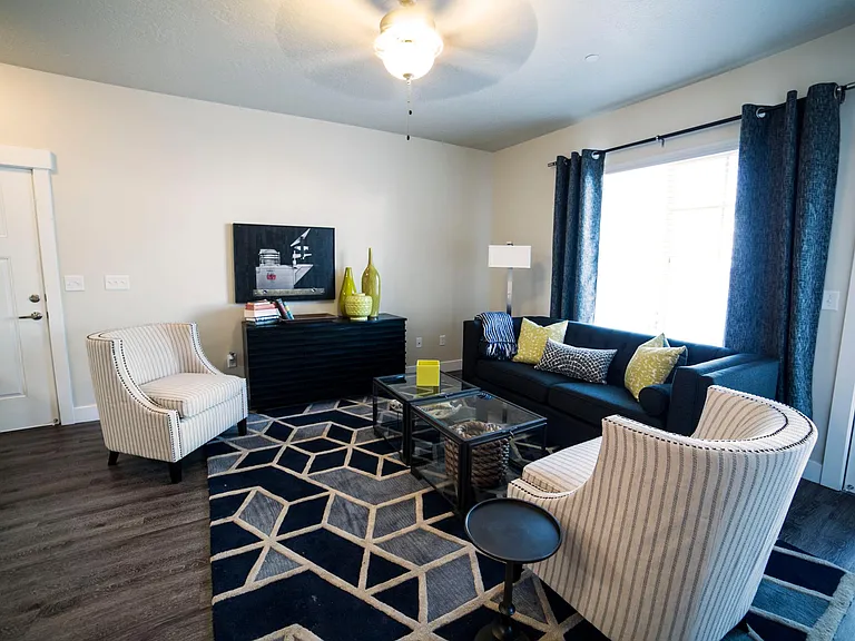 Draper Village Apartments — Photo 4