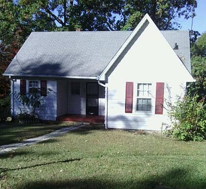 Home is very convenient to shopping, restaurants, schools and transportation