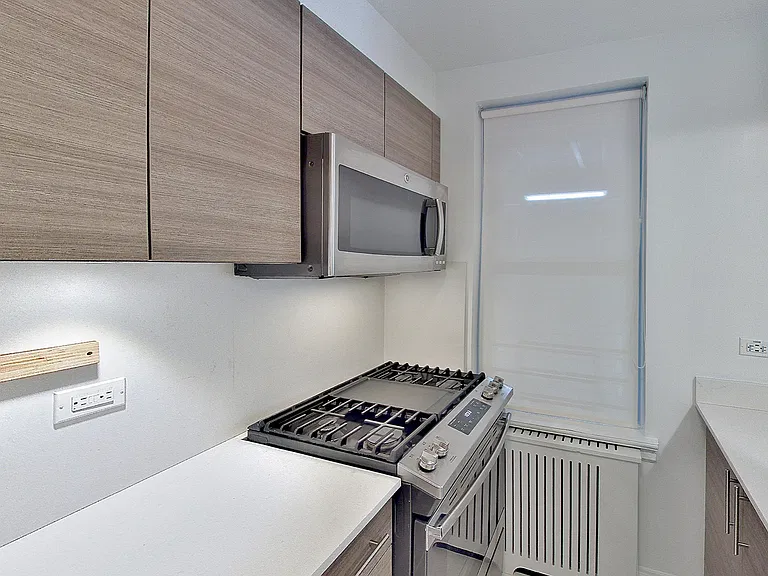 108 W 15th St #2M — Photo 7
