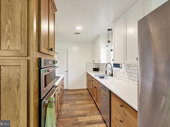 3rd image of 620 Saint Johns Rd