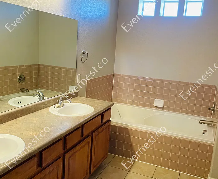 2851 Kansas Dr — Photo 12