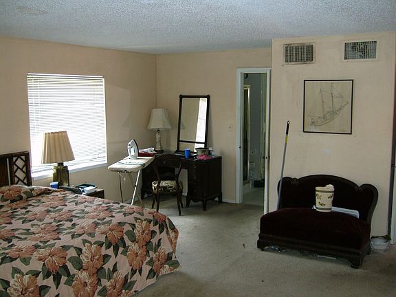 20'x20' bedroom, with about 100 sqft of walk in closet space