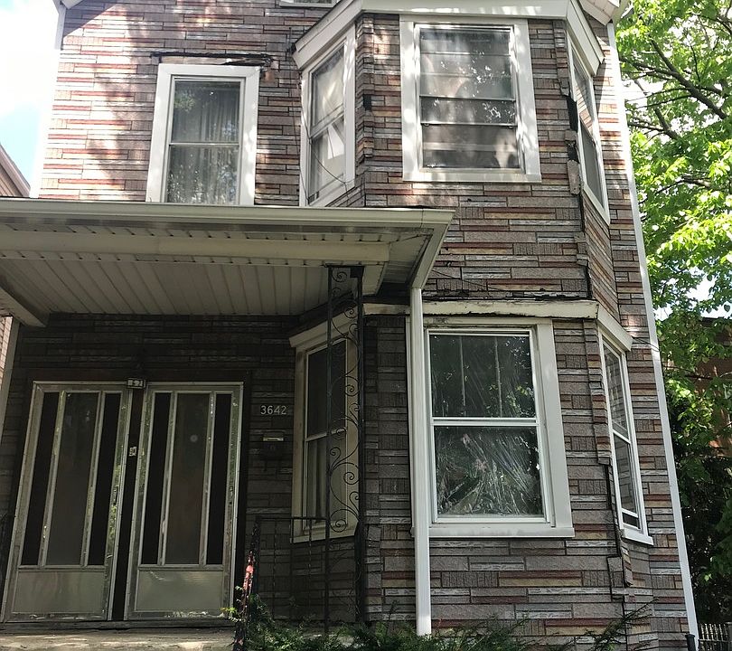 1st image of 3642 W Oakdale Ave