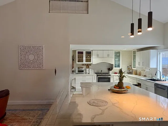 24 N Calvin Rd — Photo 5