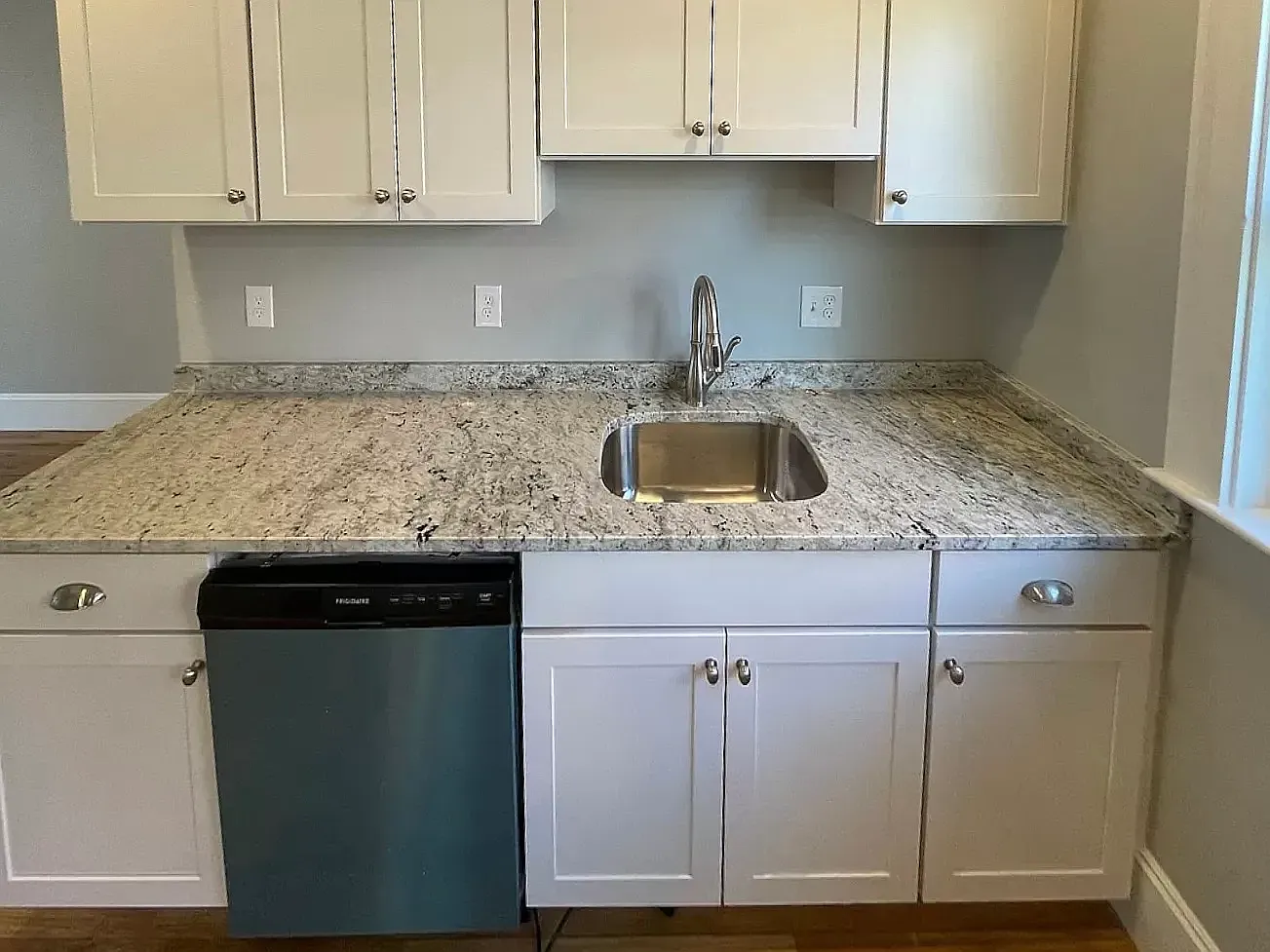 4 bed, $6,000 — Photo 2