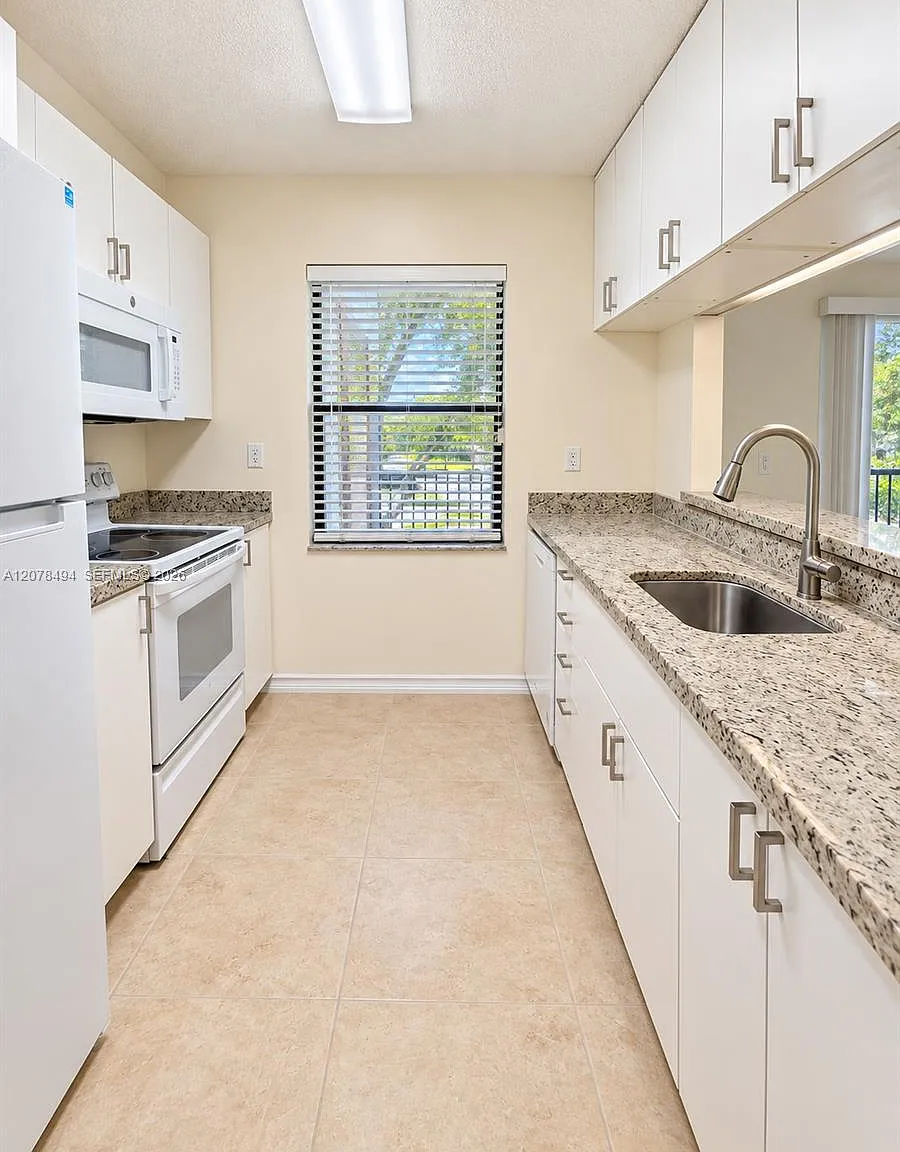 Miramar Club #3 Condo — Photo 3