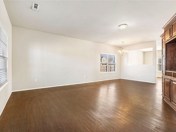 5th image of 1302 W Walker Dr