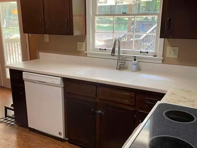 527 University Cir — Photo 14