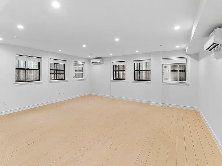 252 S 3rd St #1 — Photo 15